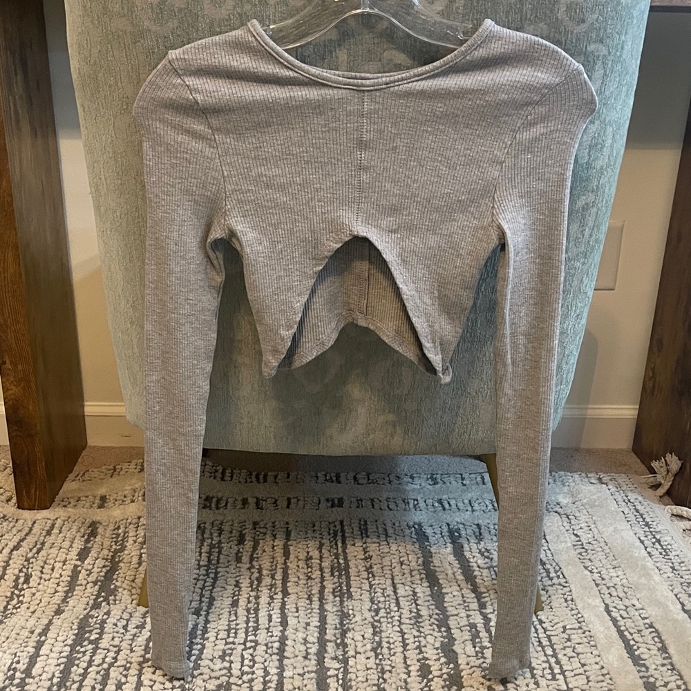 PrettyLittleThing Gray Ribbed Crop Top
